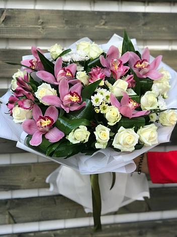 Букет цветов из: Розы и Хризантемы в Старом Крыму