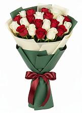 Букет Микс из красных и белых роз в Старом Крыму