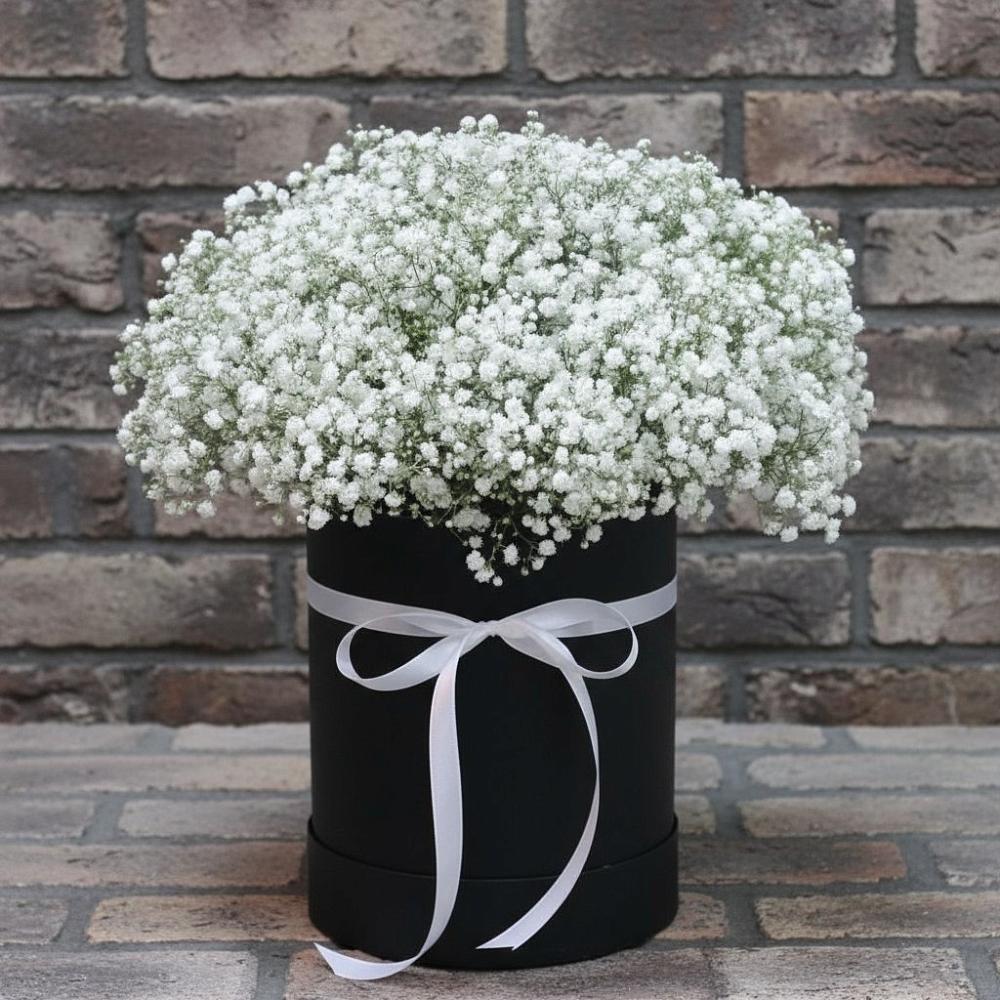 Цветочная композиция из Гипсофила в шляпной коробке в Старом Крыму