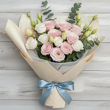 Букет цветов из:  Лизиантусы в Старом Крыму