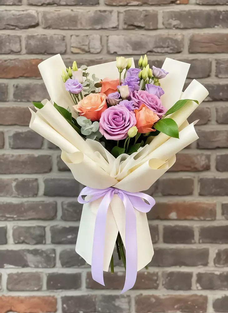 Букет цветов из: Лизиантусы и Розы в Старом Крыму