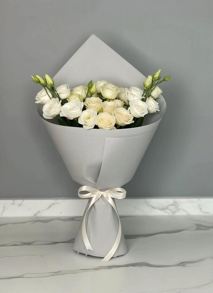 Букет цветов из: Розы и Лизиантусы в Старом Крыму