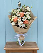 Букет цветов из:  Альстромерии, Лизиантусы, Розы и Хризантемы #REPLACE_PRED# Старом Крыму