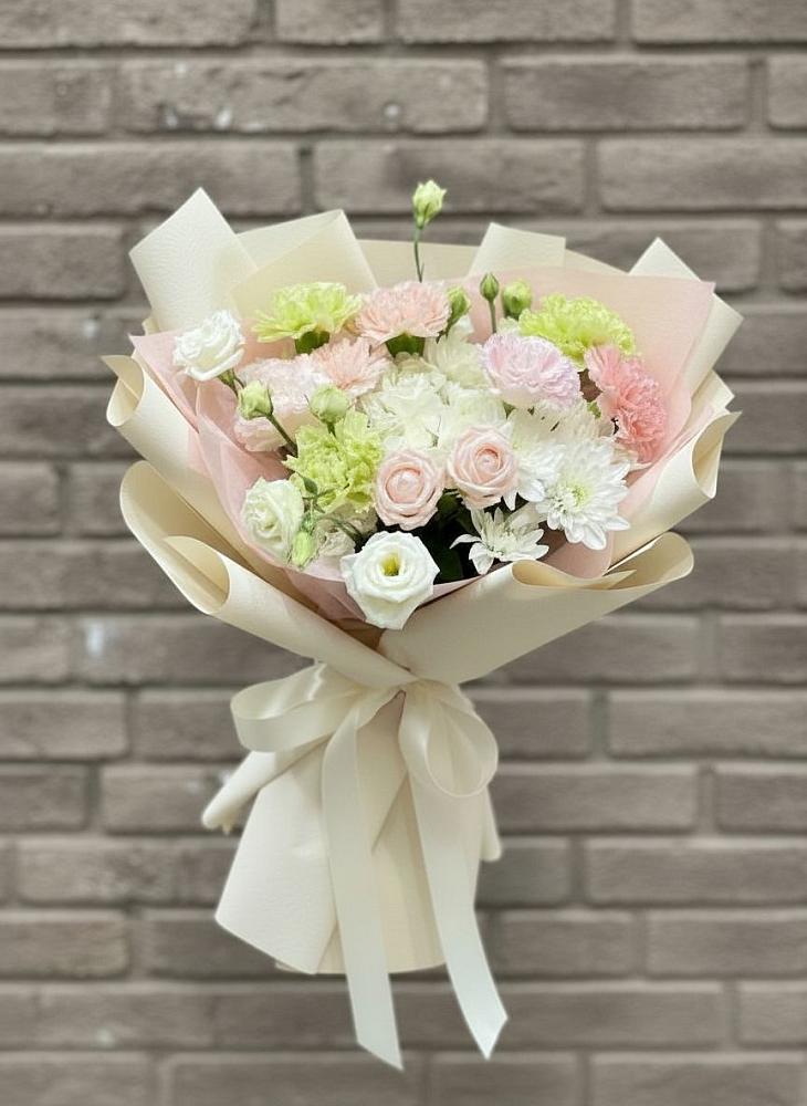 Букет цветов из: Гвоздики, Розы, Лизиантусы и Хризантемы в Старом Крыму